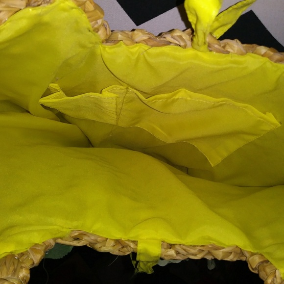Nice square straw bag. - Picture 4 of 6
